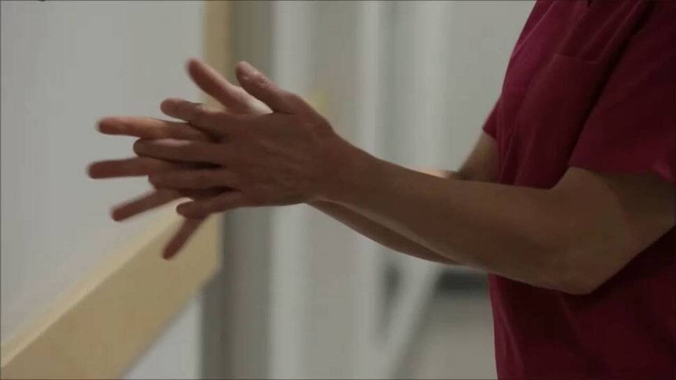 Palm Rubbing બંને હાથની હથેળી ઘસવી શરીર માટે લાભકારી, જાણો આમ કરવાથી