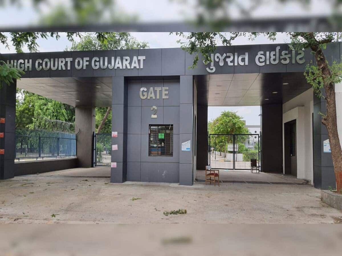 બીજા વર્ષની વિદ્યાર્થિની પર બળાત્કાર, સમલૈંગિક વિદ્યાર્થીની સતામણી : ગુજરાત હાઈકોર્ટ જબરદસ્ત બગડી