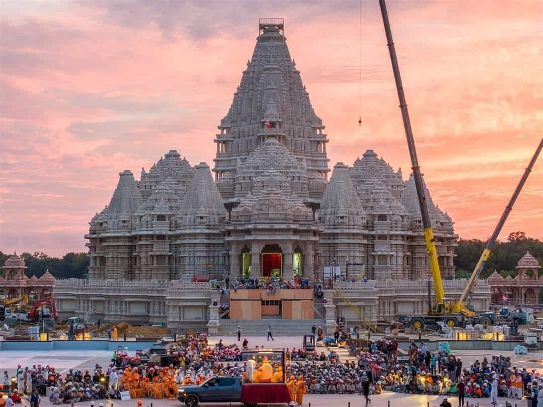 swaminarayan akshardham temple in new jersey america opened by mahant swami