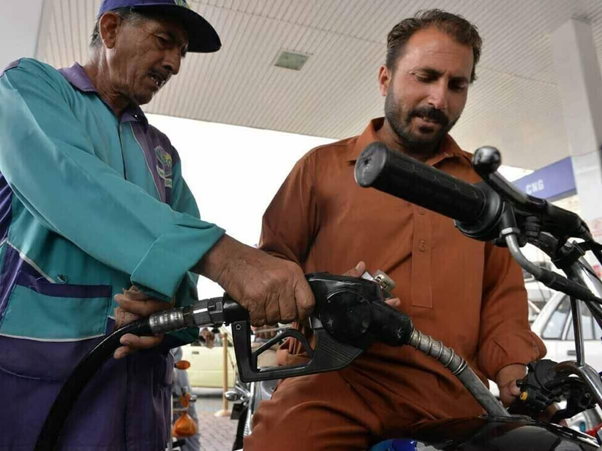 Petrol Price in Pakistan: પેટ્રોલ 40 અને ડીઝલ 15 રૂપિયા સસ્તું! પાકિસ્તાન સરકારે બીજીવાર આપી રાહત
