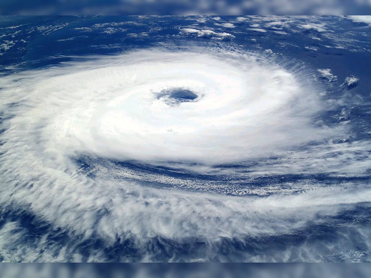 Cyclone Tej : વાવાઝોડું 'તેજ' મચાવી શકે છે તબાહી! જાણો ક્યારે રૌદ્ર સ્વરૂપ ધારણ કરી શકે, આ વિસ્તારોમાં જોવા મળશે અસર