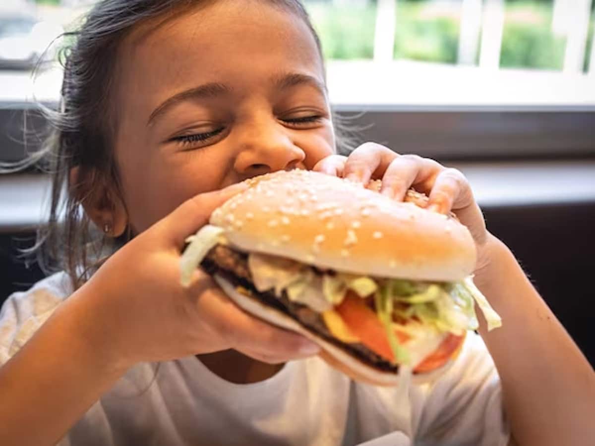 Kids Diet: બાળકોને કરો ભરપૂર લાડ પ્રેમ, પરંતુ ભૂલથી પણ ન ખવડાવશો નહી આ 5 પ્રકારના ફૂડ્સ
