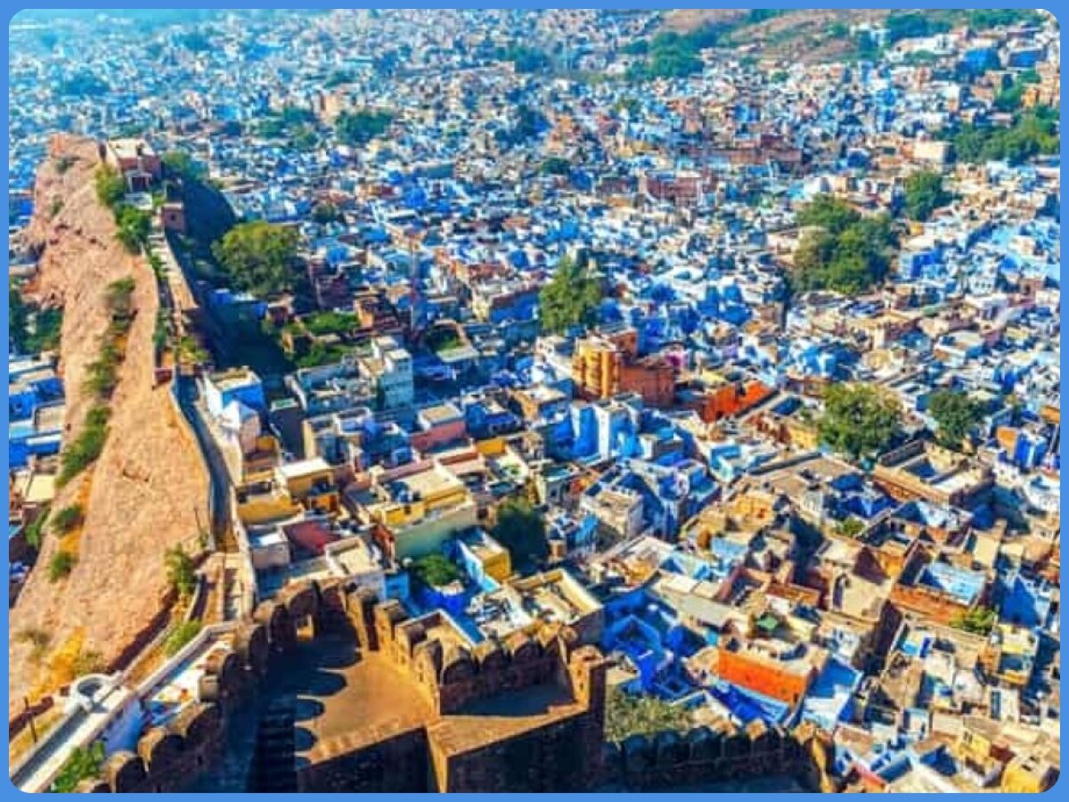 મોટાભાગના ઘરો વાદળી રંગના