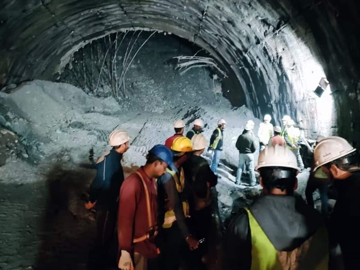 Char Dham Tunnel Crash: 36 મજૂરોના શ્વાસ પર સંકટ, ચાર કિલોમીટર લાંબી સુરંગનો 250 મીટર ભાગ ધડામ