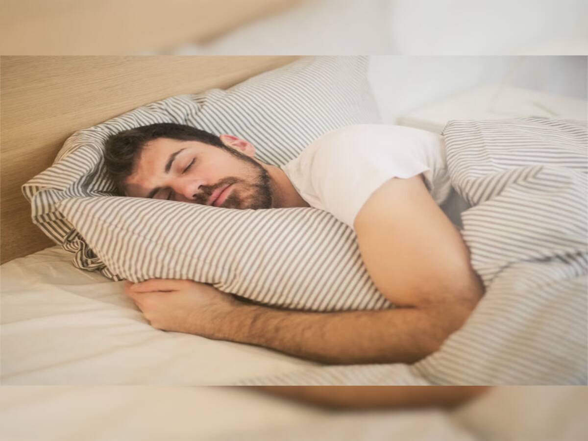 Sleep cycle: ઊંઘ સંબંધિત આ 3 ભુલ વધારે બ્લડ પ્રેશર, વધી જાય છે હાર્ટ એટેકથી મોતનું જોખમ