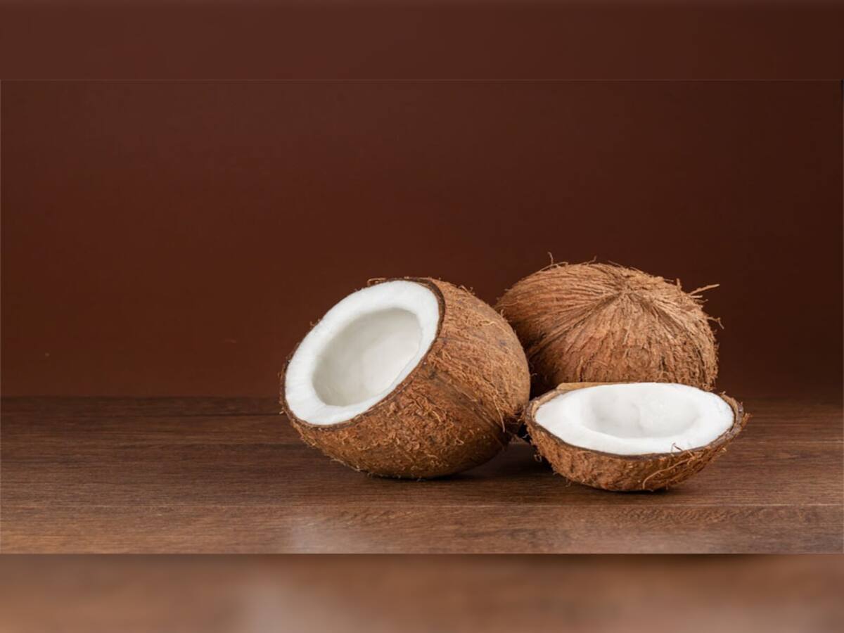 Coconut Benefits: પ્રેગનેન્સીમાં કાચું નાળિયેર ખાવું લાભકારી, સ્ટ્રેચ માર્ક્સની ચિંતા પણ થઈ જશે દુર