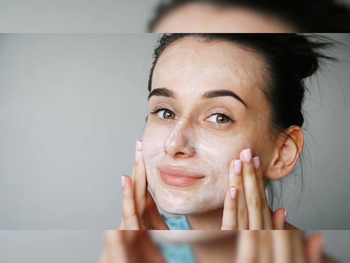 Skin care tips: ચહેરા પરથી 7 દિવસમાં ગાયબ થઈ જશે જિદ્દી ડાઘ, આ વસ્તુઓને દૂધમાં મિક્સ કરી લગાડો ચહેરા પર
