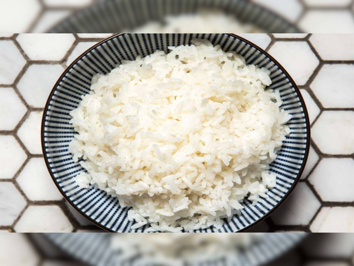 Leftover Rice: કુક કર્યાના 3 કલાક પછી ભાત થઈ જાય છે વાસી, ખાવાથી થઈ શકે છે આ બીમારીઓ