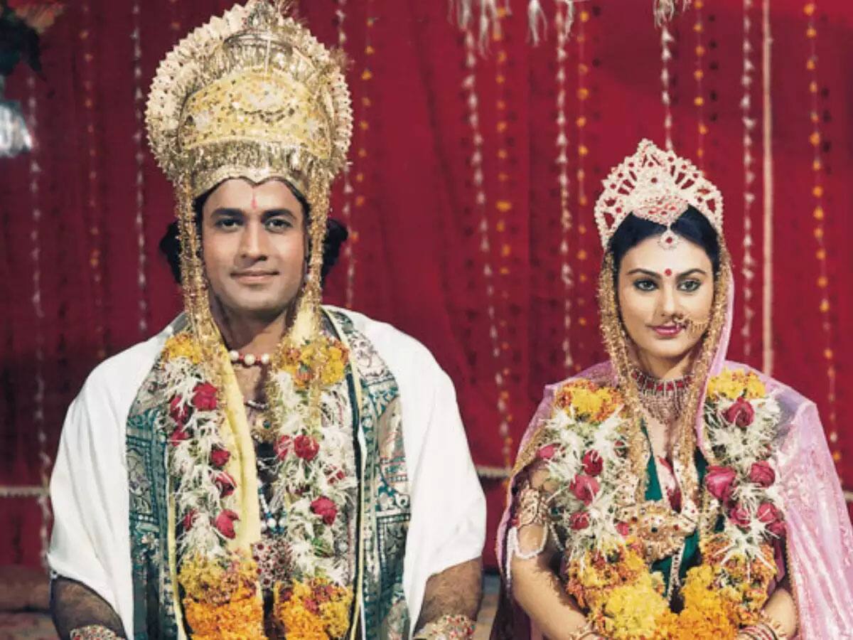 રામયણ સિરીયલના 'રામ સીતા'; આવો પ્રેમ-આદર તો ભાગ્યે જ કોઈને મળ્યો હશે, તસવીરો મૂકી લોકો કરતા હતા પૂજા