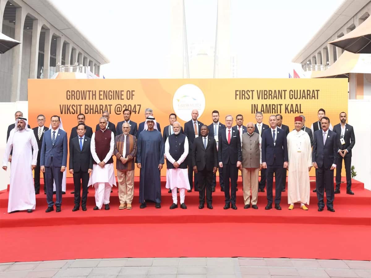 Vibrant Gujarat 2024 Live Updates : વાઈબ્રન્ટ ગુજરાત સમિટનો થયો પ્રારંભ : રોકાણકારોથી ખીચોખીચ ભરાઈ ગયું મહાત્મા મંદિર