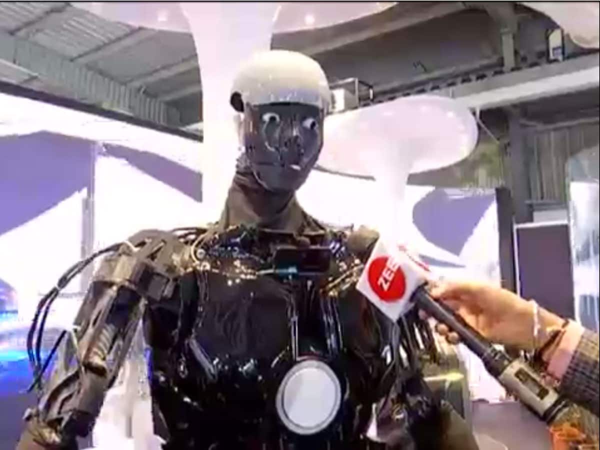 જય શ્રીરામ બોલતો રોબોટ આખી વાઈબન્ટ સમિટમાં છવાયો, લોકો તેને બોલતા સાંભળવા આવે છે