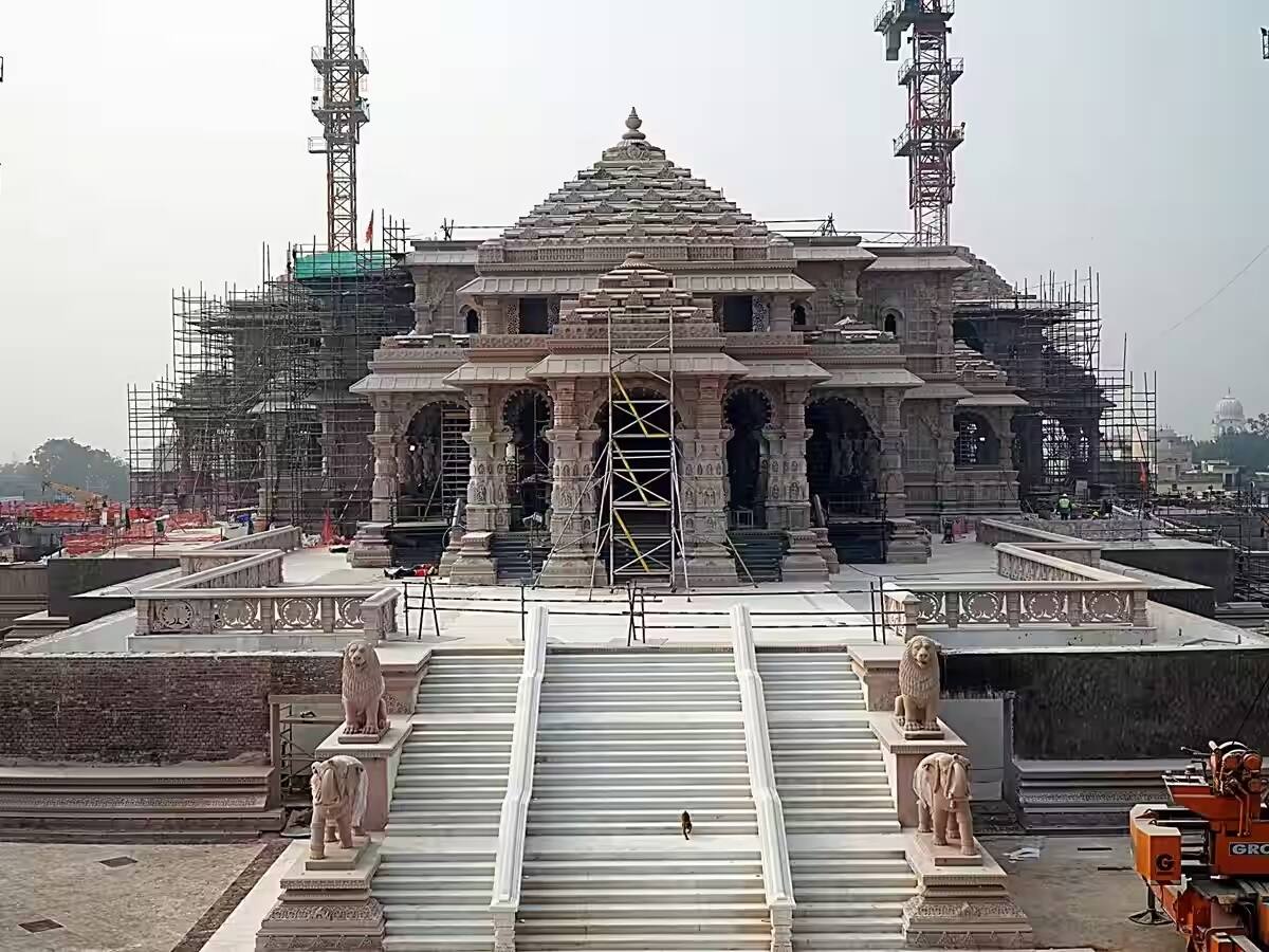 ગુજરાતથી મોકલાયેલો 1100 કિલોનો દીવો અને 56 ઈંચનું નગારૂ રામ મંદિરને અર્પણ