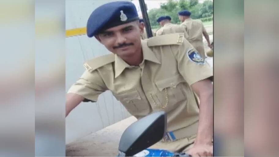 vadodara police head constable drunk in PCR van citizen call in control ...