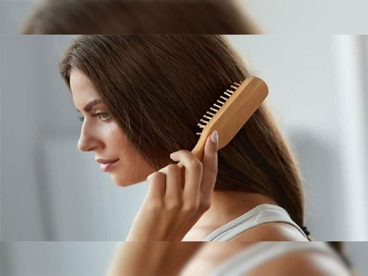 Hair Care: વાળ માટે ખૂબ જ ફાયદાકારક છે લાકડાનો કાંસકો, જાણો કેવી રીતે થાય છે વાળને ફાયદો