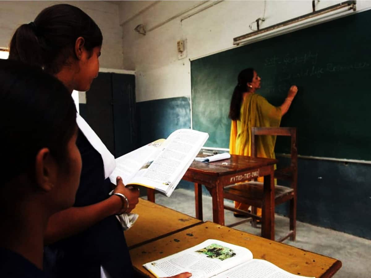 Big Breaking News: ગુજરાતની સરકારી સ્કૂલોમાંથી આજથી એક સાથે આટલા શિક્ષકોને છૂટા કરાશે