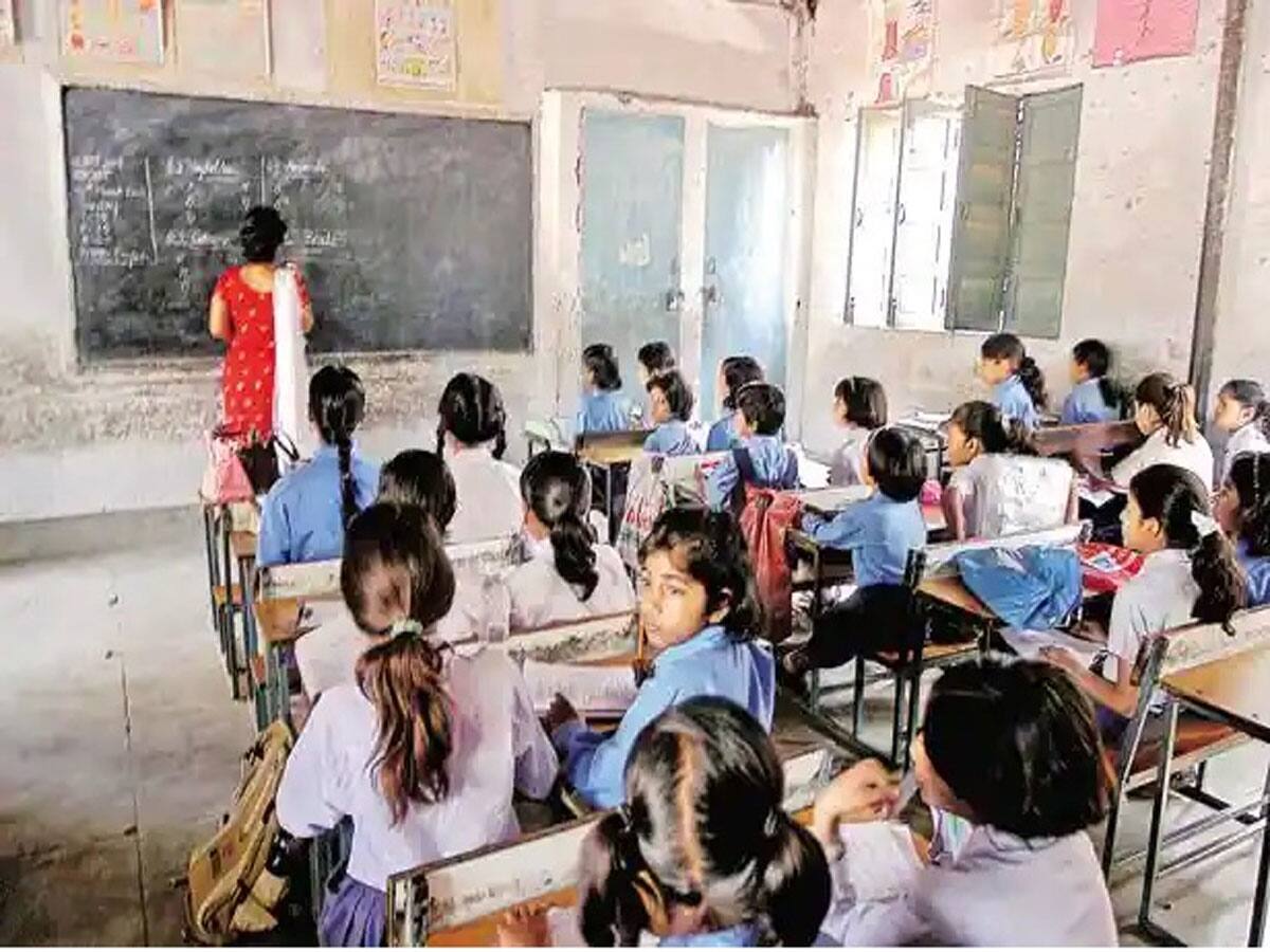 ખાડે ગયું ગુજરાતનું શિક્ષણ! સરકારે ખુદ આપ્યા પુરાવા : રાજ્યની 1606 શાળા માત્ર એક શિક્ષકથી ચાલે છે 