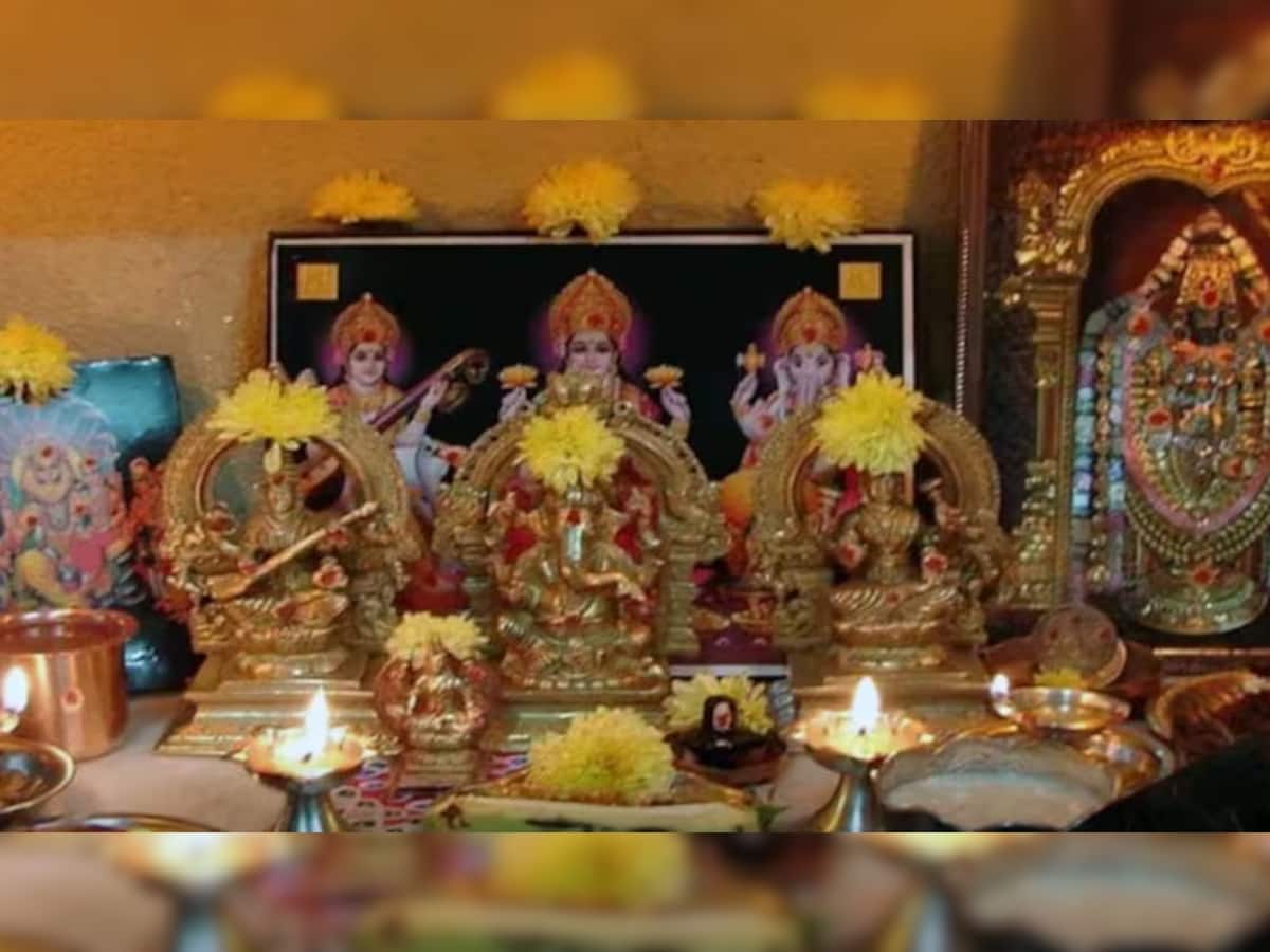 Vastu Tips: ઘરના મંદિરમાં સ્થાપિત કરો આ 3 દેવી-દેવતાઓની મૂર્તિઓ, જીવનમાં ક્યારેય નહીં આવે ગરીબી