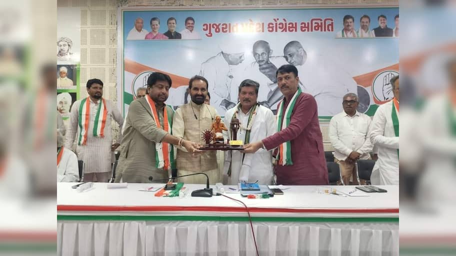 રાહુલ ગાંધીની 3 દિવસ ગુજરાત મુલાકાત પહેલાં ભાજપે પાડ્યો ખેલ : શક્તિસિંહ, અમિત ચાવડાની ધૂળ નીકળશે