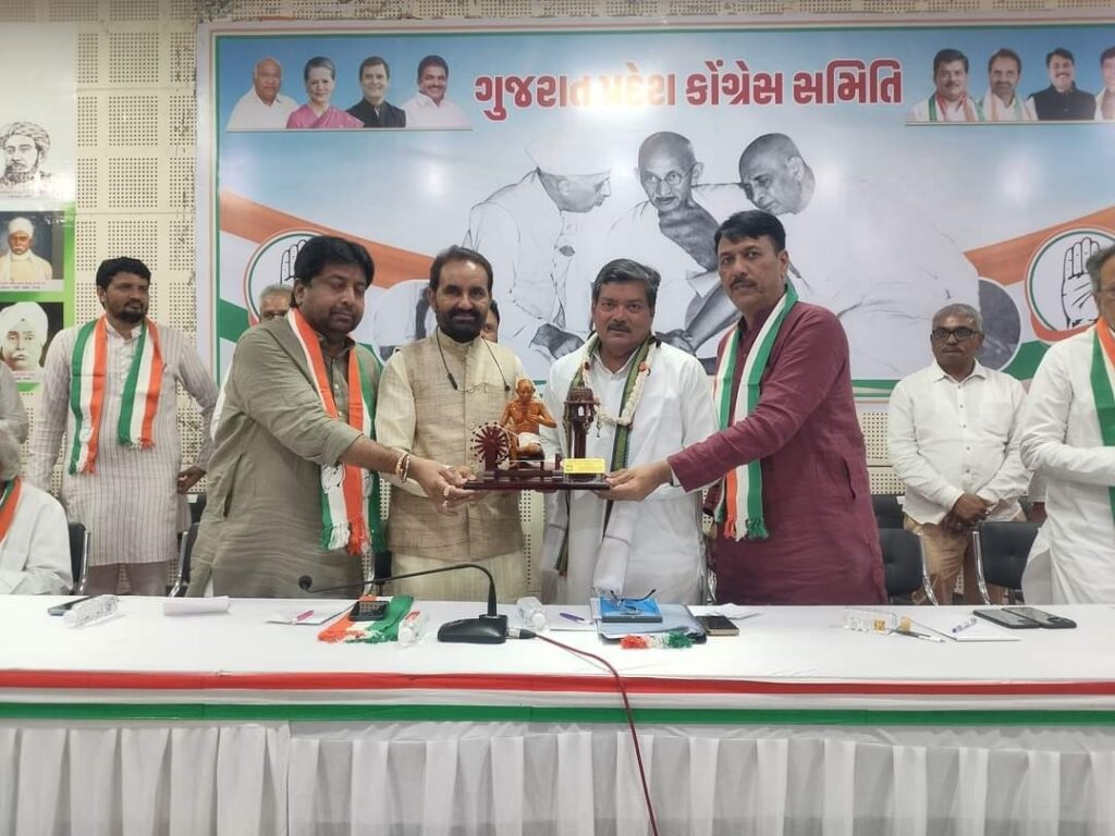 રાહુલ ગાંધીની 3 દિવસ ગુજરાત મુલાકાત પહેલાં ભાજપે પાડ્યો ખેલ : શક્તિસિંહ, અમિત ચાવડાની ધૂળ નીકળશે રાહુલ ગાંધીની 3 દિવસ ગુજરાત મુલાકાત પહેલાં ભાજપે પાડ્યો ખેલ : શક્તિસિંહ, અમિત ચાવડાની ધૂળ નીકળશે