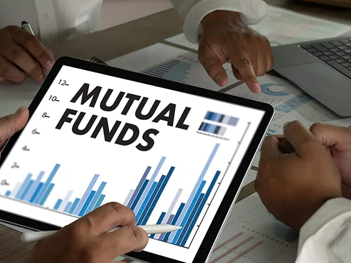 Best mutual funds: મ્યૂચુઅલ ફંડે ખોલી દીધી 'કિસ્મત'... એક વર્ષમાં 70% નું રિટર્ન, જુઓ યાદી