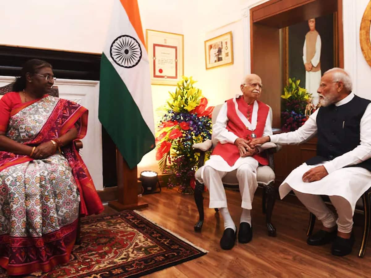 રાષ્ટ્રપતિ મુર્મૂ અને PM મોદીએ લાલકૃષ્ણ અડવાણીના ઘરે જઈને તેમને 'ભારત રત્ન' આપ્યો