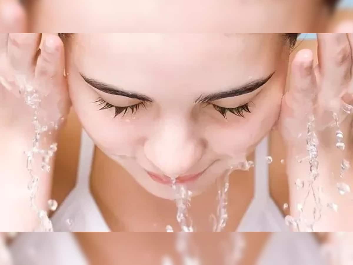 Skin Care: સવારે જાગીને ઠંડા પાણીથી ચહેરો ધોવાથી થાય છે આ જબરદસ્ત ફાયદા મળે છે Instant Glow