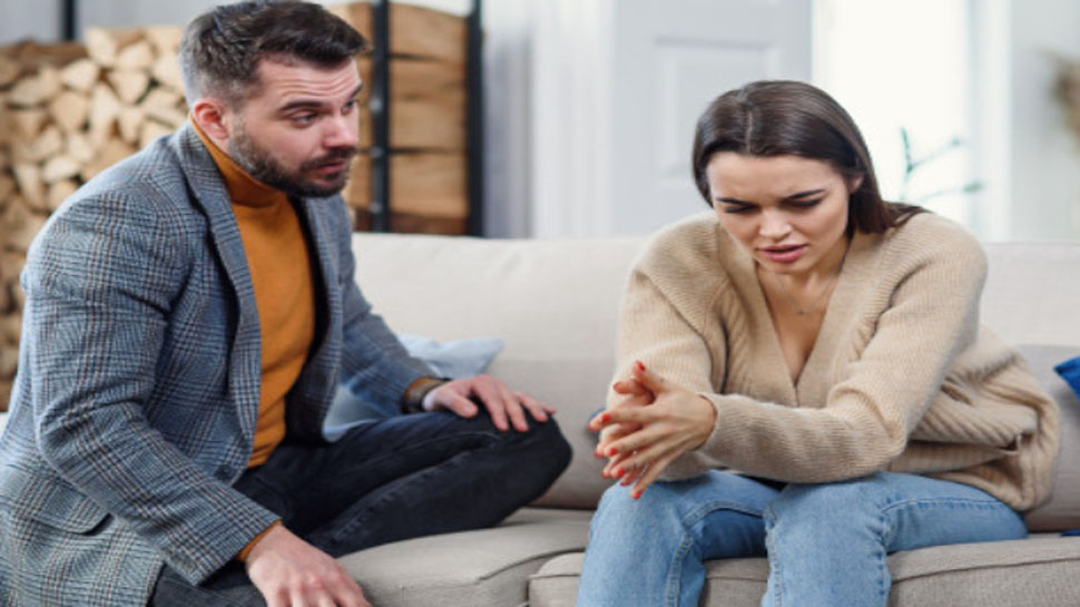 Relationship Tips: લગ્નજીવન ખુશહાલ રાખવું હોય તો પોતાના માતા-પિતા સાથે પતિની આ વાતો શેર ન કરવી