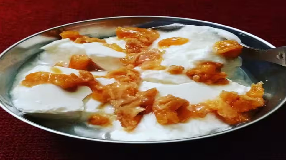 Jaggery with Curd: ગોળ-દહીં ખાવાથી દવા વિના દુર થઈ જાય છે આ બીમારીઓ, જાણો ગજબના ફાયદા વિશે Jaggery with Curd: ગોળ-દહીં ખાવાથી દવા વિના દુર થઈ જાય છે આ બીમારીઓ, જાણો ગજબના ફાયદા વિશે