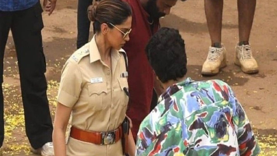 Deepika Padukone: ફિલ્મના સેટ પરથી પ્રેગ્નન્ટ દીપિકા પાદુકોણની તસવીરો વાયરલ, પહેલીવાર જોવા મળી બેબી બંપ સાથે Deepika Padukone: ફિલ્મના સેટ પરથી પ્રેગ્નન્ટ દીપિકા પાદુકોણની તસવીરો વાયરલ, પહેલીવાર જોવા મળી બેબી બંપ સાથે
