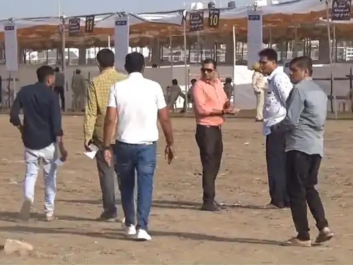 ગઢડા ગોપીનાથજી મંદિરમાં શાંતિપૂર્ણ માહોલમાં ચૂંટણી પુર્ણ; 12 ઉમેદવારોના ભાવી સીલ, આવતીકાલે ફેસલો ગઢડા ગોપીનાથજી મંદિરમાં શાંતિપૂર્ણ માહોલમાં ચૂંટણી પુર્ણ; 12 ઉમેદવારોના ભાવી સીલ, આવતીકાલે ફેસલો