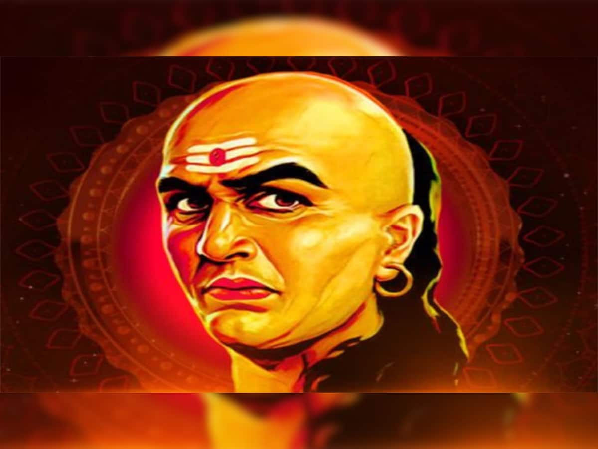 Chanakya Niti: આ 4 લોકોથી ધનના દેવી હંમેશા રહે છે દુર, આર્થિક સમસ્યાઓ નથી છોડતી પીછો