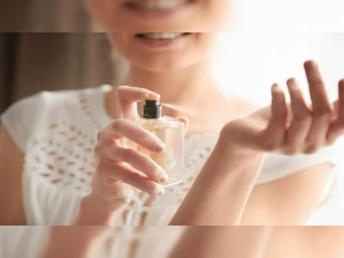 Long Lasting Perfume: પલ્સ પોઈંટ પર આ વસ્તુ લગાડી છાંટો પરફ્યૂમ, આખો દિવસ શરીરમાંથી આવતી રહેશે સુગંધ