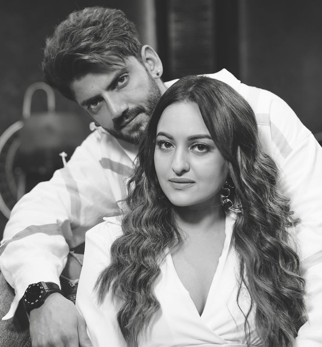 વ્યવસાયે અભિનેતા