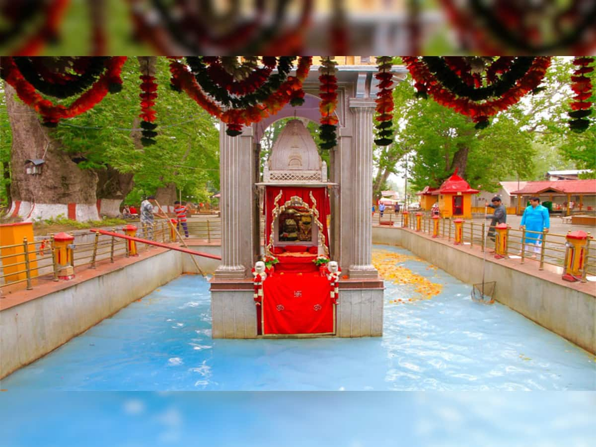 Kheer Bhawani temple: આ કુંડનું પાણી કરે ભવિષ્યવાણી, જ્યારે બદલે પાણીનો રંગ ત્યારે કાશ્મીર પર આવે મુસીબત, જાણો શું છે રહસ્ય