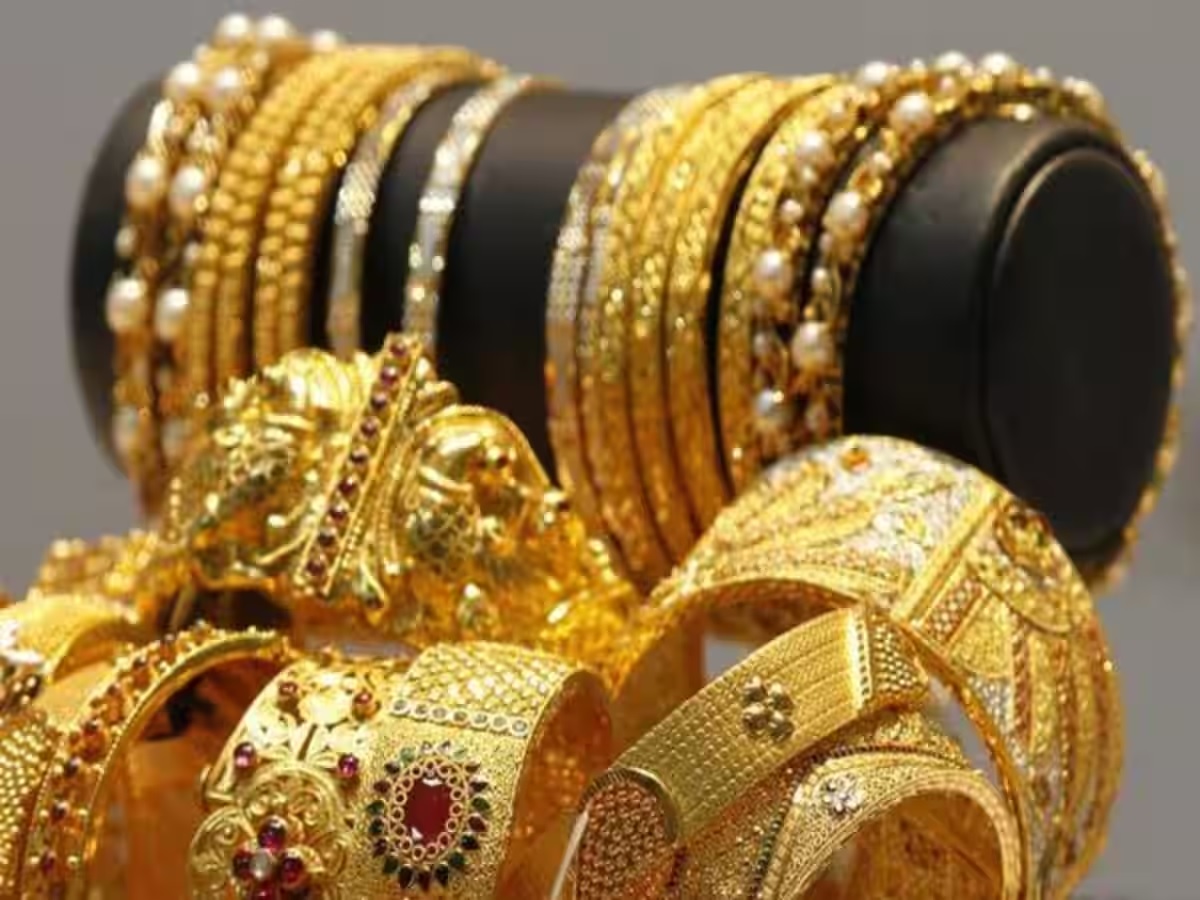 Gold Rate: સોનાનો ભાવ ન પૂછો, પહોંચી જશે 1 લાખ પાર, ચાંદીમાં પણ તેજી, જાણો કયાં પહોંચશે કિંમત Gold Rate: સોનાનો ભાવ ન પૂછો, પહોંચી જશે 1 લાખ પાર, ચાંદીમાં પણ તેજી, જાણો કયાં પહોંચશે કિંમત