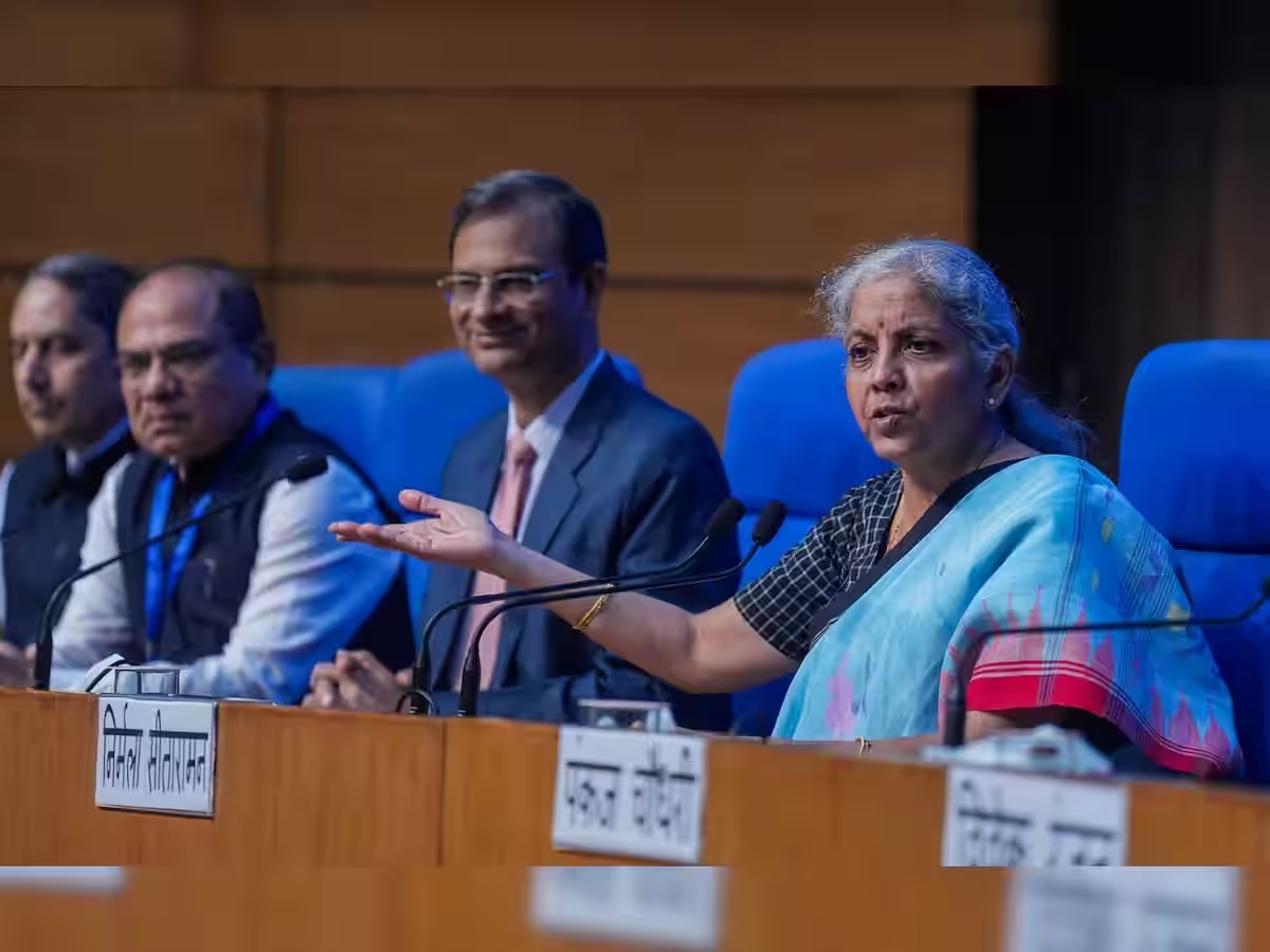 GST Council Meeting: પ્લેટફોર્મ ટિકિટ પર નહીં લાગે GST, કાઉન્સિલની બેઠકમાં લેવાયા મોટા નિર્ણય GST Council Meeting: પ્લેટફોર્મ ટિકિટ પર નહીં લાગે GST, કાઉન્સિલની બેઠકમાં લેવાયા મોટા નિર્ણય
