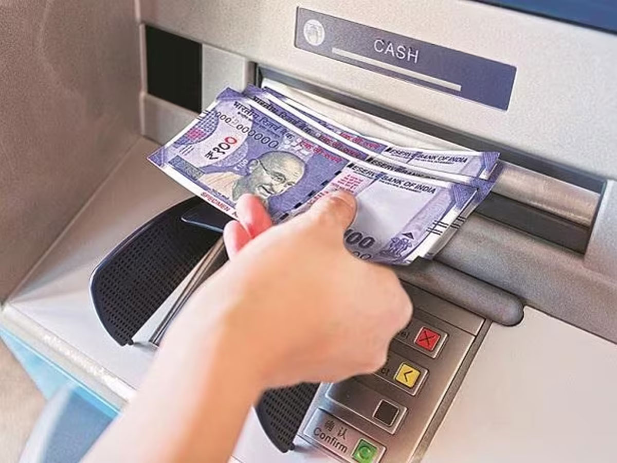 હવે કાર્ડ વગર ATM માંથી નીકળશે રૂપિયા, મોબાઈલથી OK કરવાથી થઈ જશે કામ હવે કાર્ડ વગર ATM માંથી નીકળશે રૂપિયા, મોબાઈલથી OK કરવાથી થઈ જશે કામ