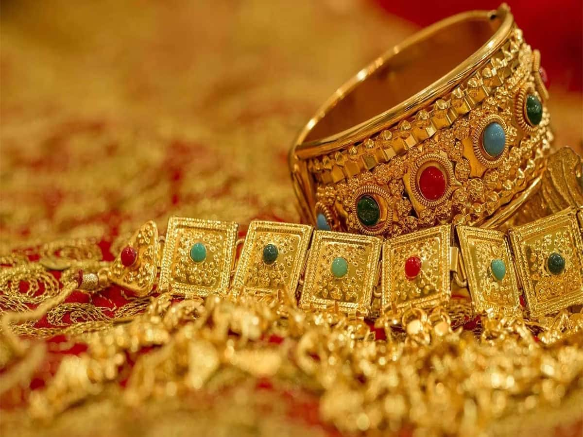 Gold Rate: બજેટમાં સરકારની જાહેરાતથી એક જ ઝટકે પ્રતિ કિલો 5.90 લાખ રૂપિયા સસ્તું થયું સોનું, જ્વેલરી સ્ટોક્સે મચાવી ધમાલ