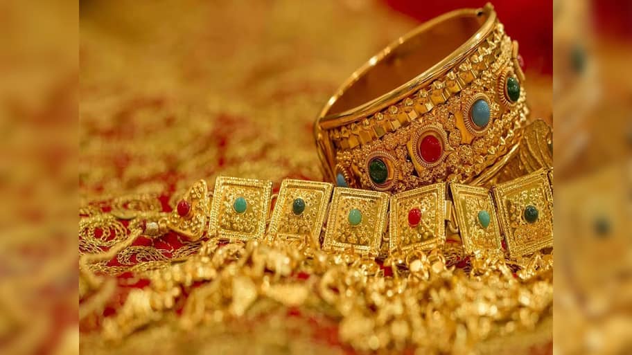 Gold Rate: બજેટમાં સરકારની જાહેરાતથી એક જ ઝટકે પ્રતિ કિલો 5.90 લાખ રૂપિયા સસ્તું થયું સોનું, જ્વેલરી સ્ટોક્સે મચાવી ધમાલ