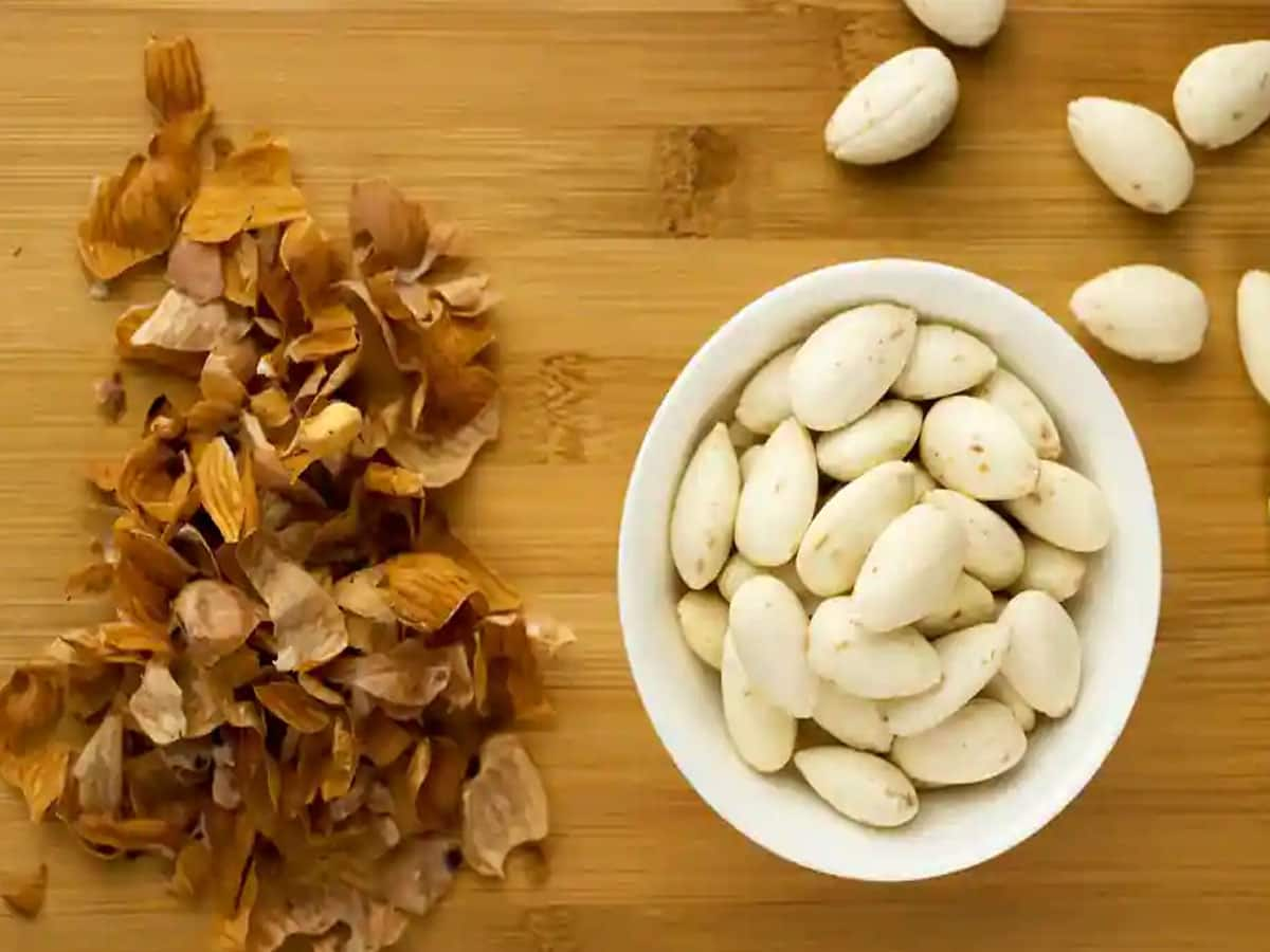 Almond Peel: પલાળેલી બદામની છાલનો આ 3 રીતે કરી શકાય છે ઉપયોગ, જાણીને તમે પણ ફેંકવાનું કરી દેશો બંધ