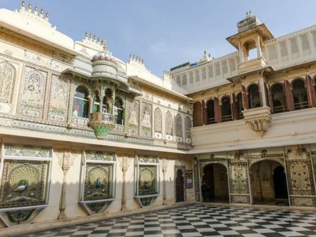 જાળીવાળી બારીઓ-