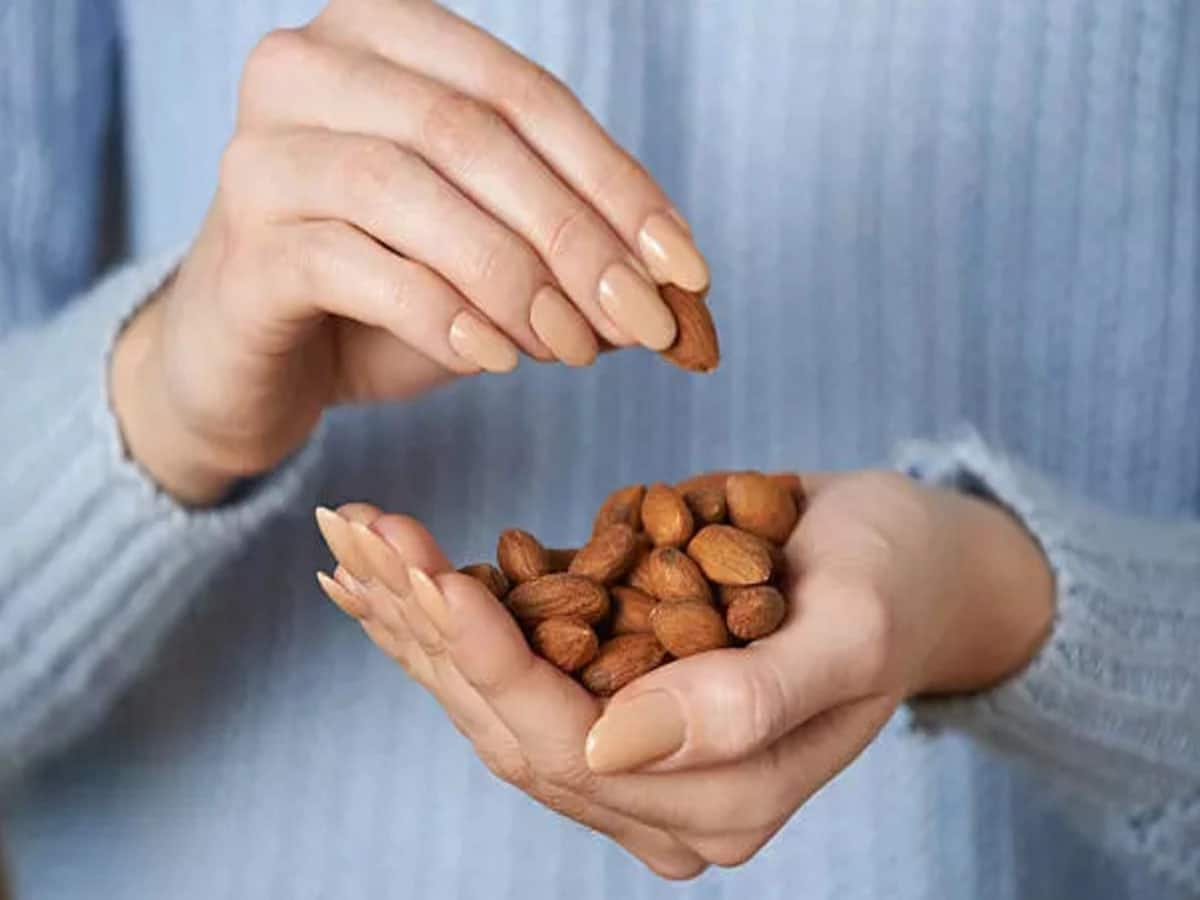 Almonds: કાચી, પલાળેલી કે શેકેલી.. કેવી બદામ વધારે લાભકારી ? એક દિવસમાં કેટલી બદામ ખાવી ? જાણી લો સાચો જવાબ