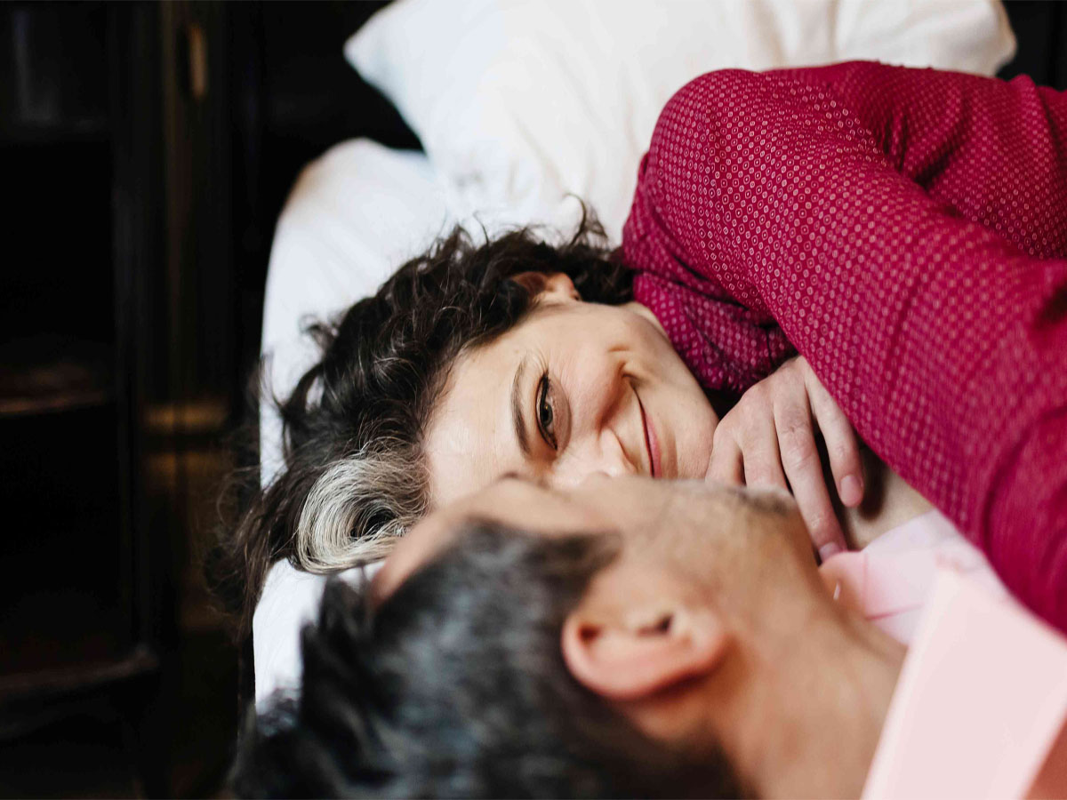 Relationship Tips: 40 વર્ષની ઉંમરે પણ લગ્નજીવનમાં રહેશે લગ્નના પહેલા વર્ષ જેવો રોમાંચ, આ 4 ટીપ્સ સંબંધોમાં વધારશે પ્રેમ Relationship Tips: 40 વર્ષની ઉંમરે પણ લગ્નજીવનમાં રહેશે લગ્નના પહેલા વર્ષ જેવો રોમાંચ, આ 4 ટીપ્સ સંબંધોમાં વધારશે પ્રેમ