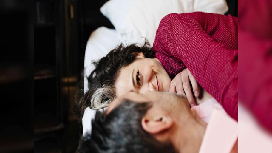 Relationship Tips: 40 વર્ષની ઉંમરે પણ લગ્નજીવનમાં રહેશે લગ્નના પહેલા વર્ષ જેવો રોમાંચ, આ 4 ટીપ્સ સંબંધોમાં વધારશે પ્રેમ