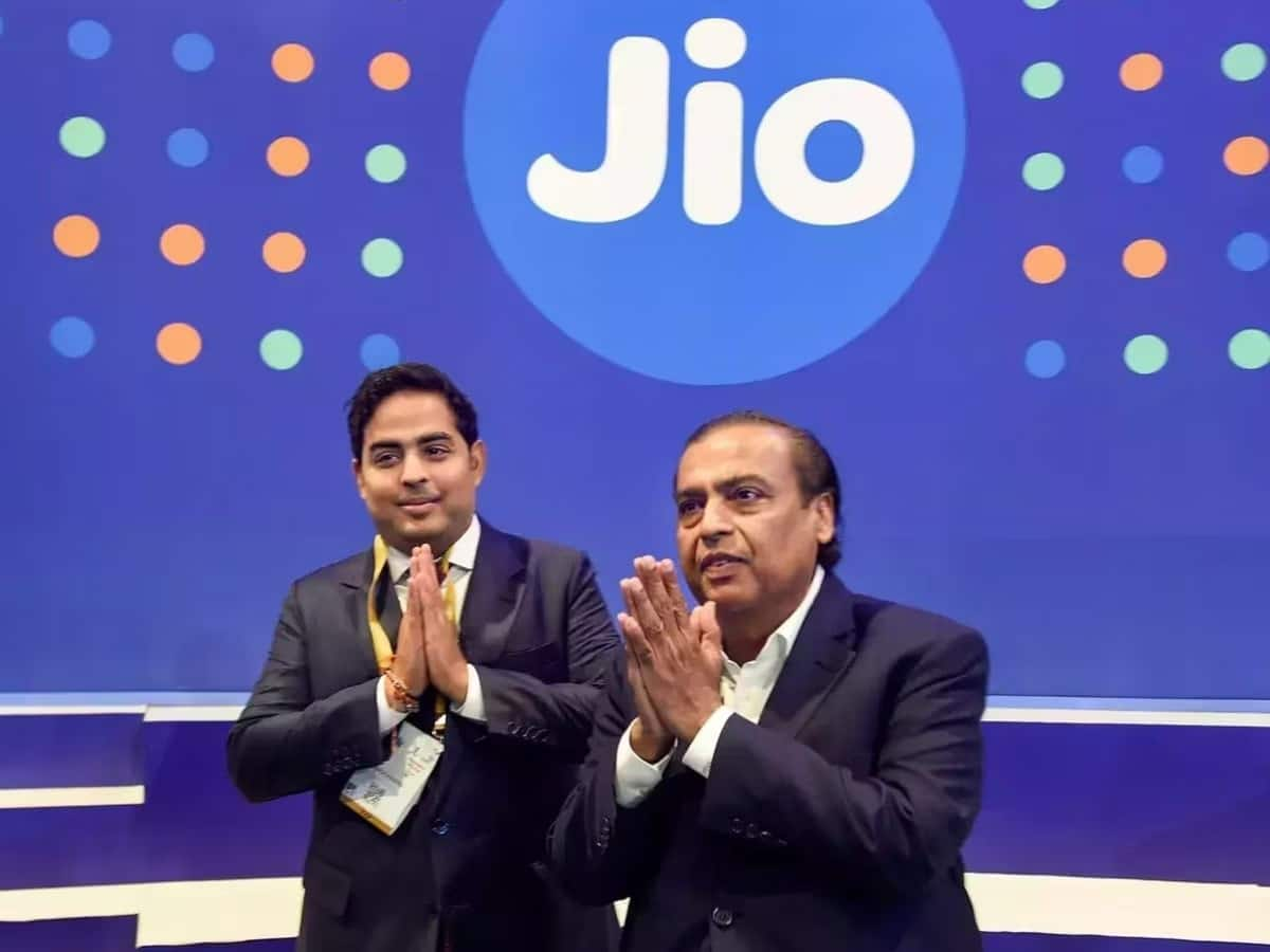 Mukesh Ambani ની યૂઝર્સને ભેટ, ડેલી 2GB ડેટાની સાથે ઉતાર્યો Jio નો સૌથી સસ્તો પ્લાન