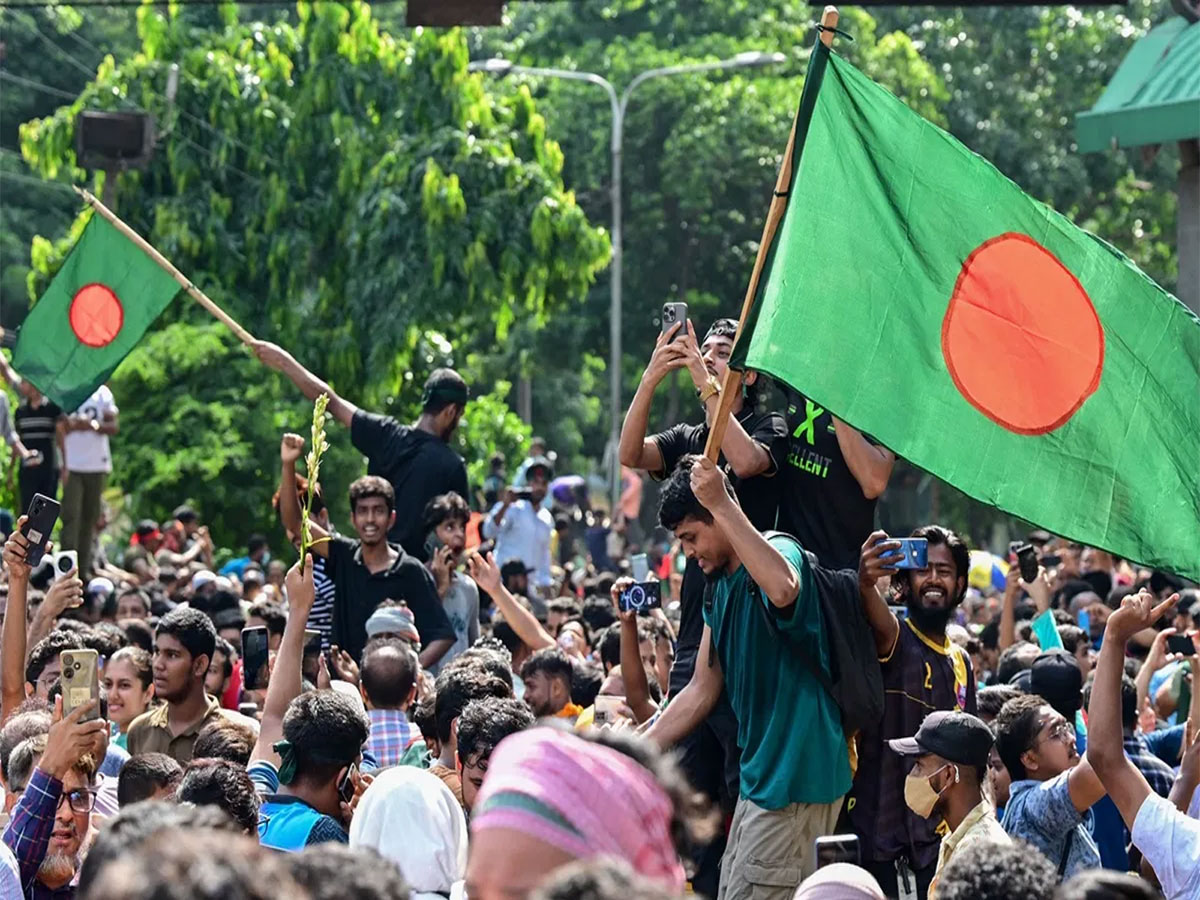 Bangladesh Crisis: બાંગ્લાદેશની બબાલે ભારત માટે ઊભી કરી મોટી વેપારી મુસીબત, જાણો કેટલી થઈ શકે અસર Bangladesh Crisis: બાંગ્લાદેશની બબાલે ભારત માટે ઊભી કરી મોટી વેપારી મુસીબત, જાણો કેટલી થઈ શકે અસર