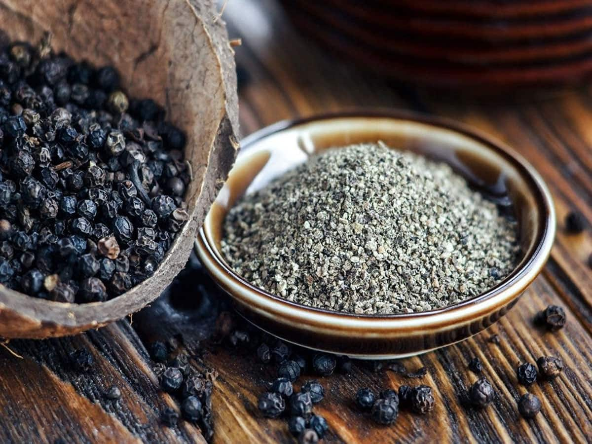 Black Pepper:આયુર્વેદિક ગુણોથી ભરપૂર છે કાળા મરી, પણ વધારે ખાશો લાગી જશો ધંધે...