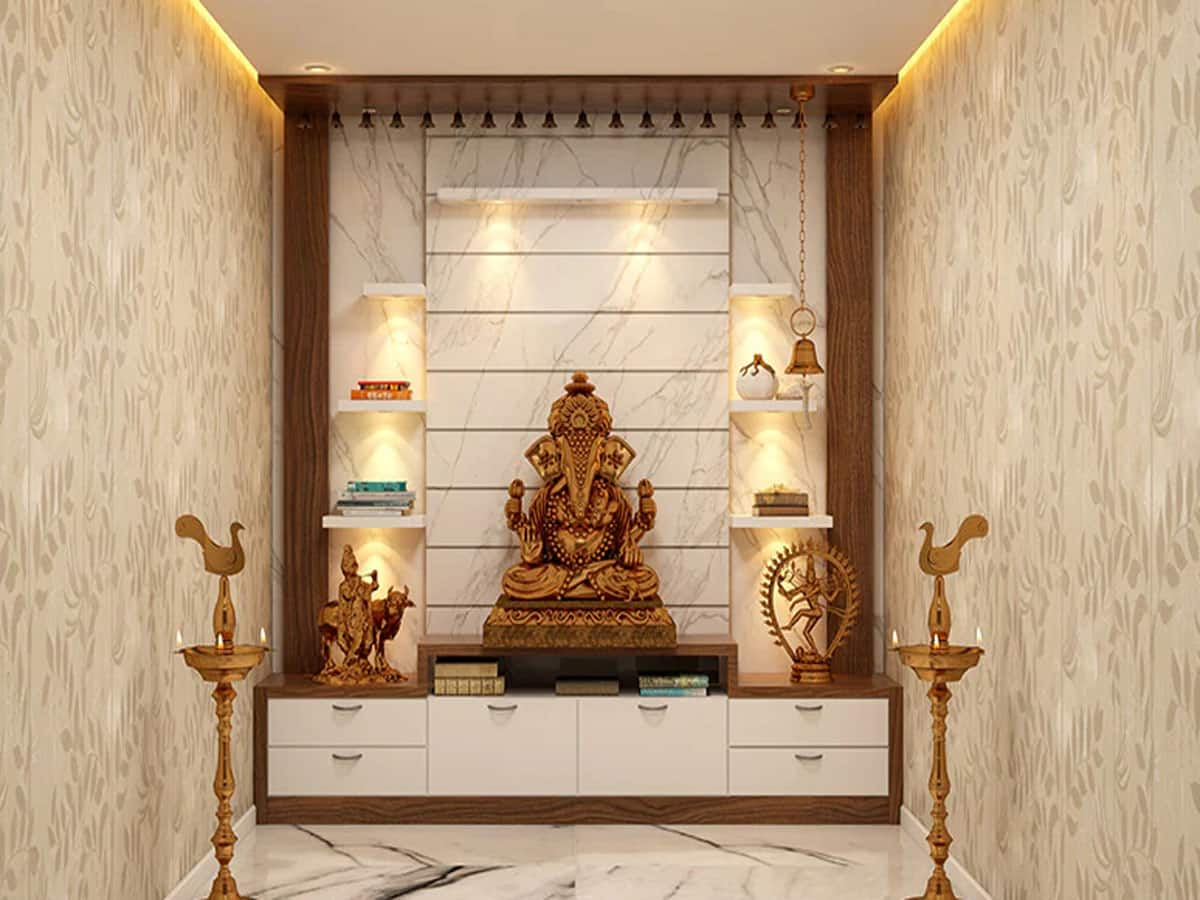 Vastu Tips: સપ્તાહના આ દિવસે અને મહિનાની આ તિથિએ મંદિર કરીને જ કરવી પૂજા, આ નિયમ છે સૌથી મહત્વનો