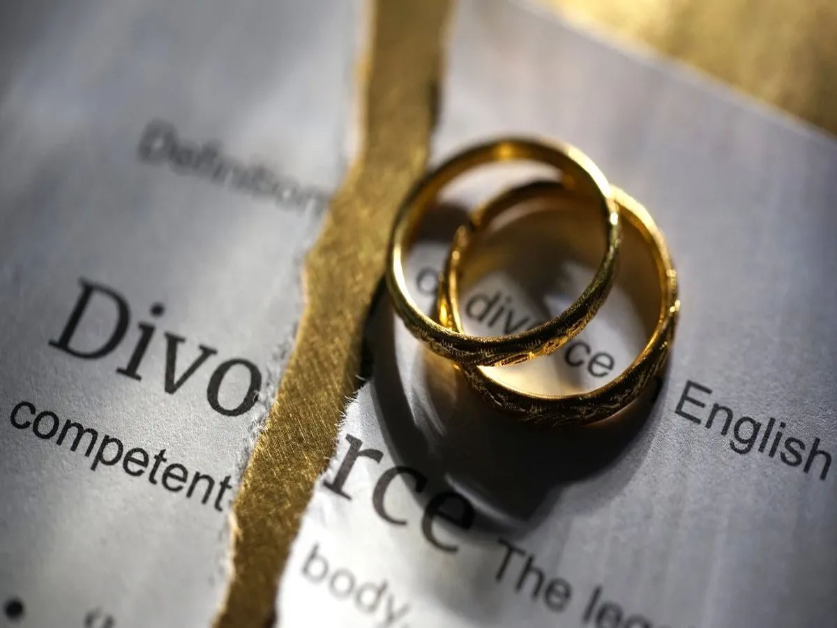 Divorce In India: શા માટે ભારતમાં વધી રહ્યું છે છૂટાછેડાનું પ્રમાણ ? આ છે 5 સૌથી મોટા કારણો Divorce In India: શા માટે ભારતમાં વધી રહ્યું છે છૂટાછેડાનું પ્રમાણ ? આ છે 5 સૌથી મોટા કારણો