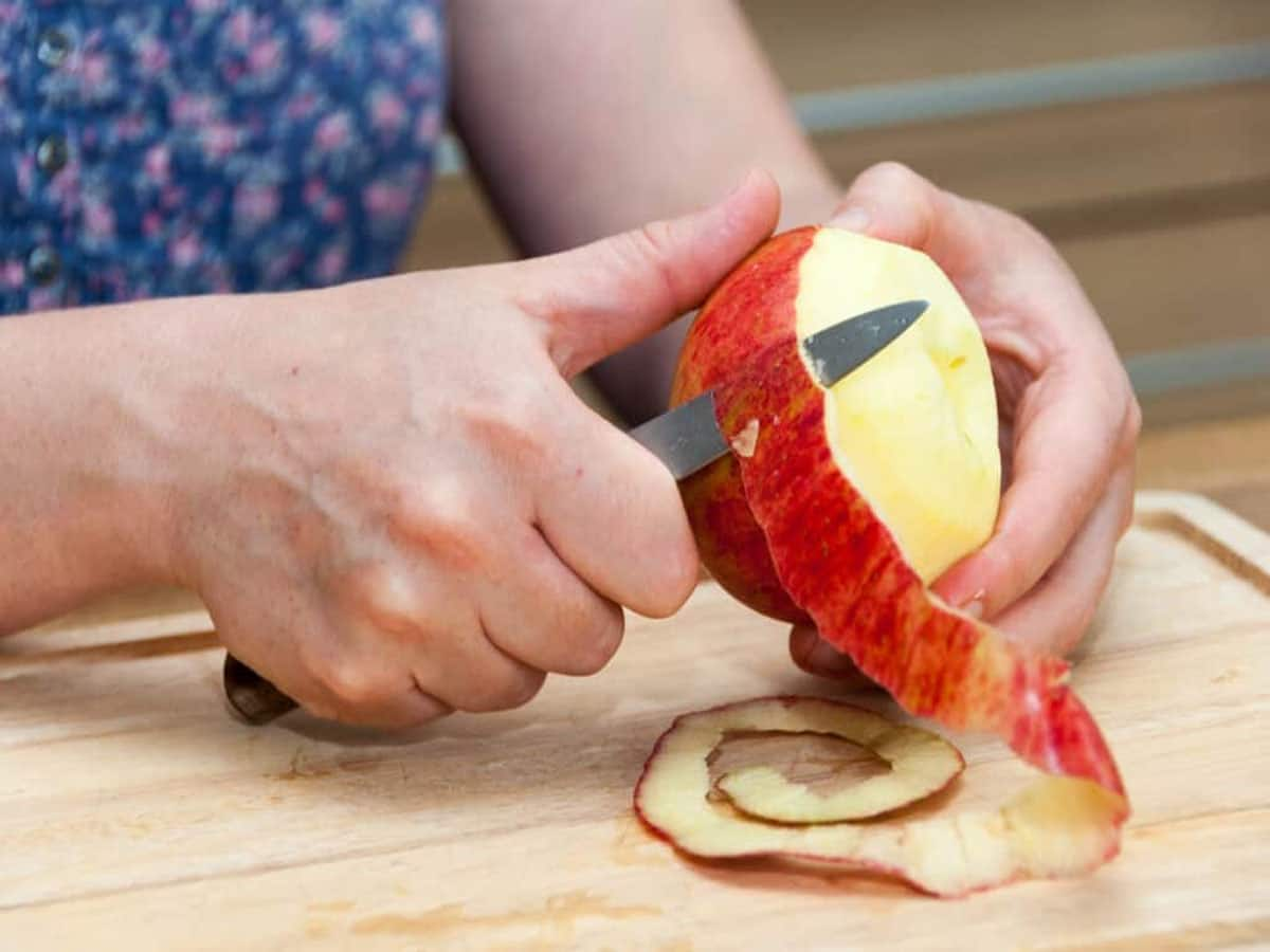 Apple Peel: સફરજન કરતાં વધારે ગુણ હોય તેની છાલમાં, છાલના ઉપયોગ અને ફાયદા વિશે નહીં જાણ્યું હોય આજ સુધી